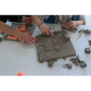 Illustration Atelier « Argile et bas-relief : Terriens·nes de demain »