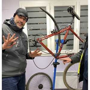 Illustration Atelier d'auto-réparation vélo à Lamorlaye