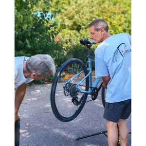 Illustration Atelier de co réparation de vélos