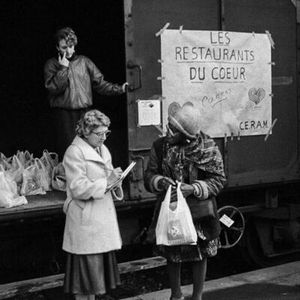 Illustration C'est l'histoire d'un pauvre... 1985-1989 : les Restos du cœur