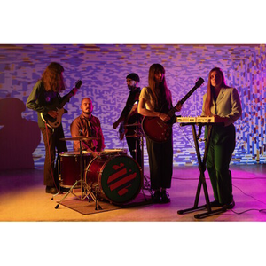 Illustration Las Robertas + Hayden Besswood