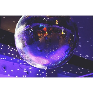 Illustration Nuit des bibliothèques : paillettes et boule à facettes