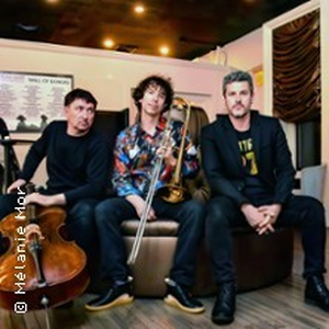 Illustration Reverso - Between Two Silences