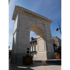 Illustration Tour de place : Place de la Résistance