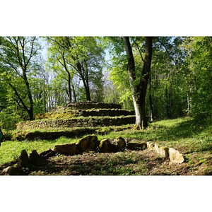Illustration Visite des vestiges d'architectures en pierre sèche
